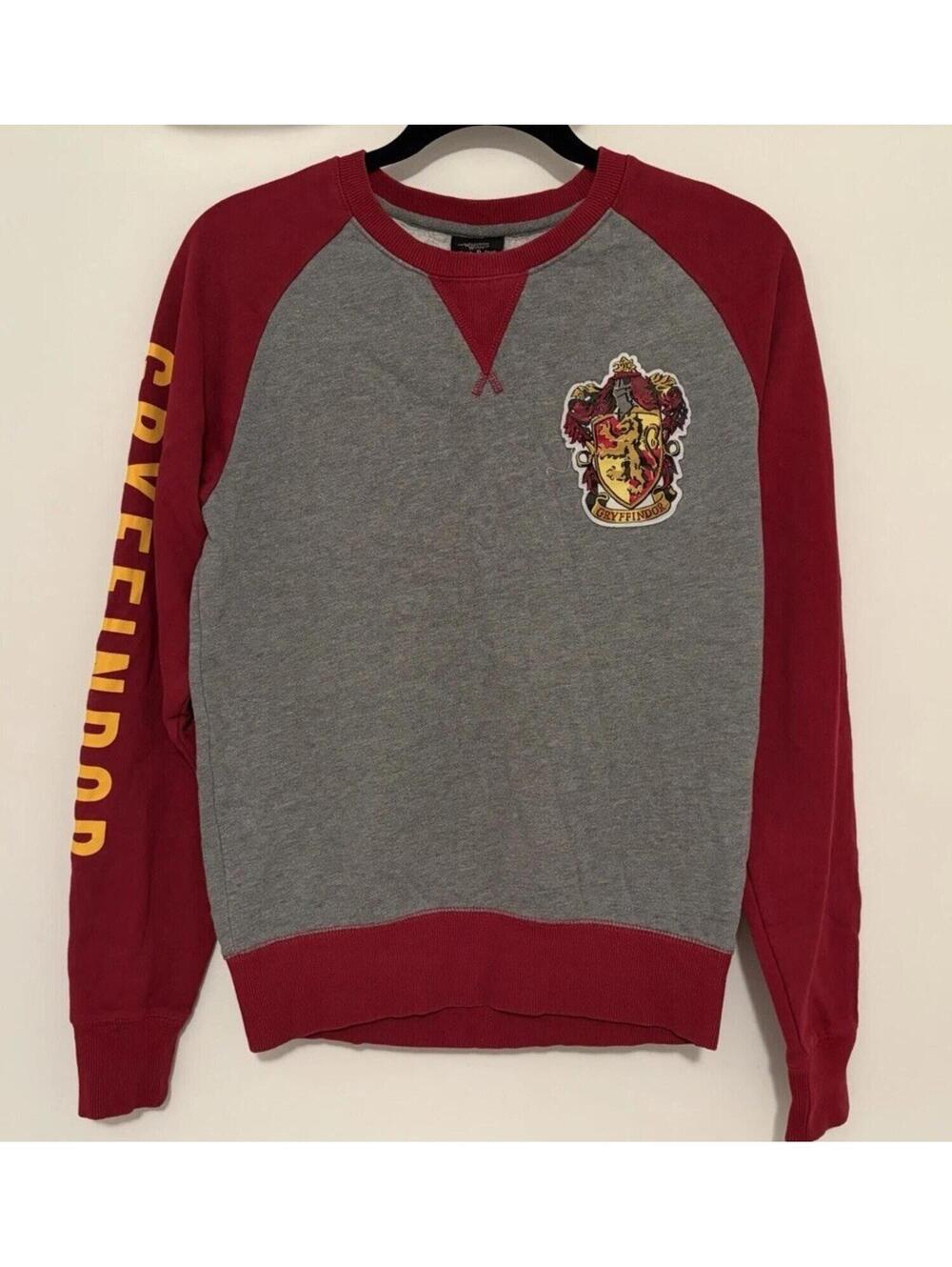 Harry Potter Wizarding World Gryffindor Universal Studios Sweater Size Small